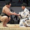 Nouveau combat dans le monde du sumo