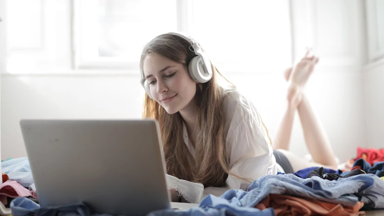 10 English Podcasts to Start Listening to Today